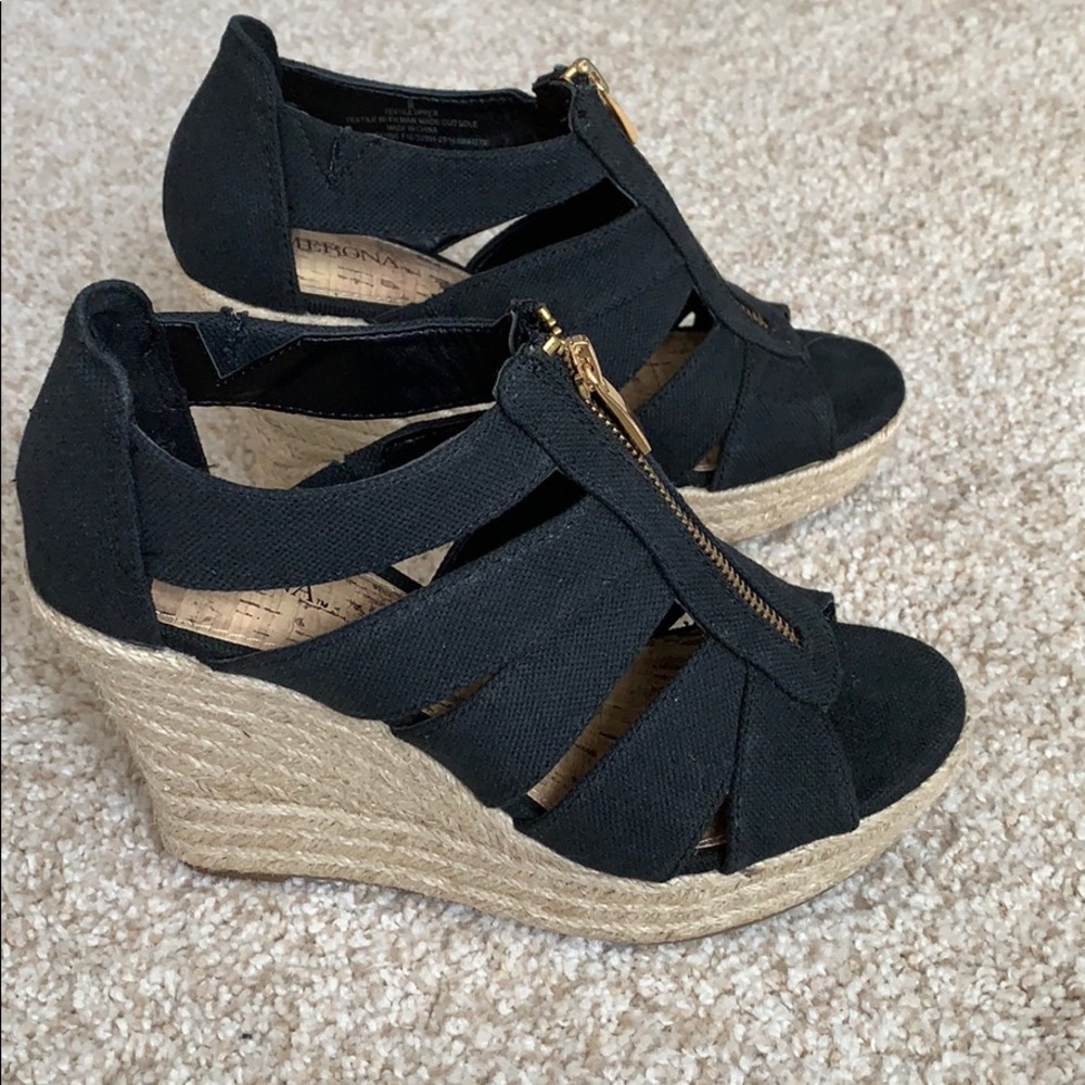 Black Wedges